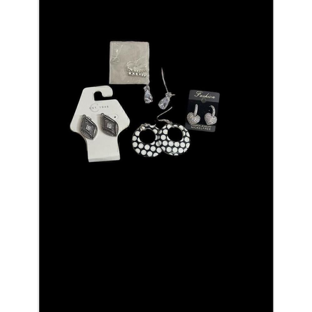 5 pairs of earrings